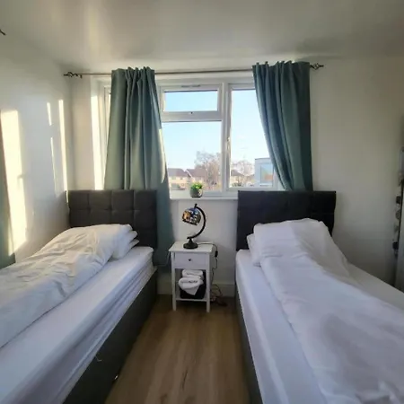 Escape, 2 Bedrooms * בריסטול